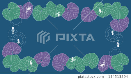 青蛙在水邊和大樹葉旁嬉戲的畫面 134515294