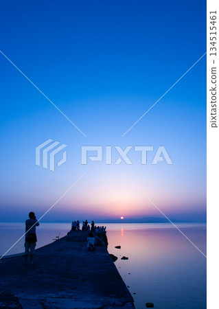 竹富島西碼頭的日落 竹富島西碼頭的日落 134515461
