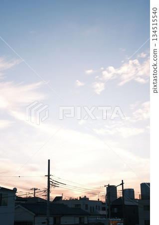 Background material of a sunset sky with a city silhouette in the background Background material of a sunset sky with a city silhouette in the background 134515540