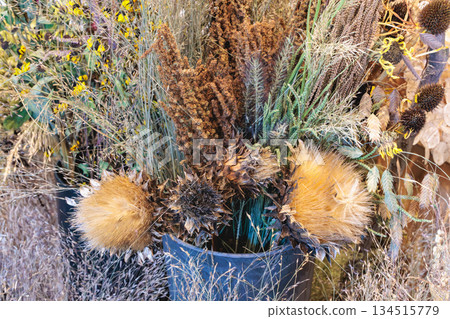 Neat and nice dried flower decorations 134515779