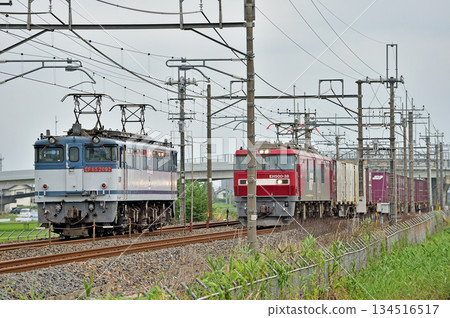 東北本線、栗橋東鷲宮、JR 貨運、EH500-38(仙台)、EF65-2092(新鶴見) 東北本線、栗橋東鷲宮、JR 貨運、EH500-38(仙台)、EF65-2092(新鶴見) 134516517