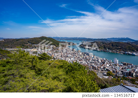 從千光寺山頂觀景台眺望尾道市的春日景色 134516717