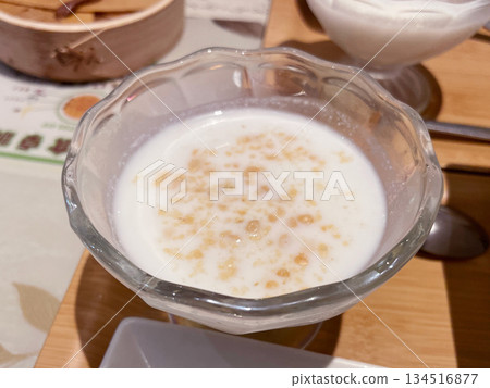Tapioca coconut milk 134516877