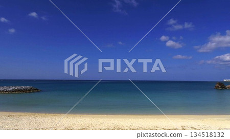 沖繩荒羽海灘,碧海藍天交相輝映的熱帶風光 沖繩荒羽海灘,碧海藍天交相輝映的熱帶風光 134518132