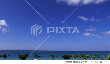 沖繩荒羽海灘,碧海藍天交相輝映的熱帶風光 沖繩荒羽海灘,碧海藍天交相輝映的熱帶風光 134518133