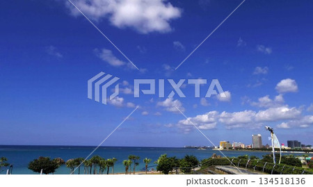 沖繩荒羽海灘，碧海藍天交相輝映的熱帶風光 134518136