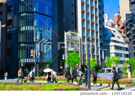 [Tokyo] Around Shimbashi Station in the morning in May 134518226