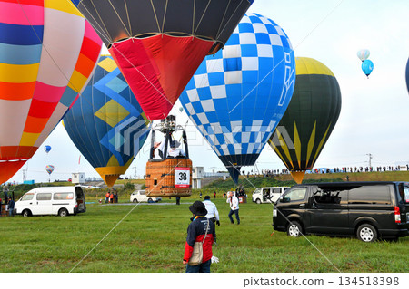 Hot air balloon · balloon Hot air balloon · balloon 134518398
