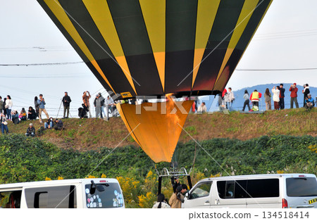 Hot air balloon · balloon Hot air balloon · balloon 134518414