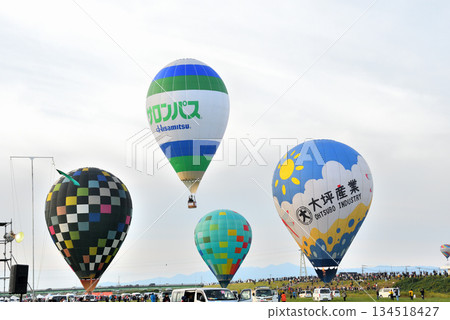 Hot air balloon · balloon Hot air balloon · balloon 134518427