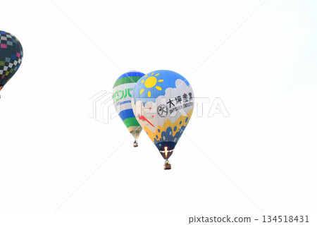 Hot air balloon · balloon Hot air balloon · balloon 134518431