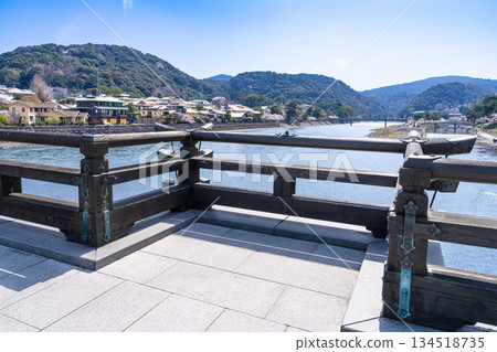 Spring scenery of the upper reaches of the Uji River seen from Uji Bridge, Uji City, Kyoto Prefecture Spring scenery of the upper reaches of the Uji River seen from Uji Bridge, Uji City, Kyoto Prefecture 134518735