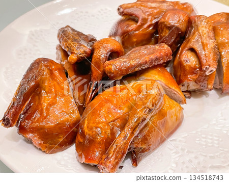 中式開胃菜:炸鴿子 中式開胃菜:炸鴿子 134518743