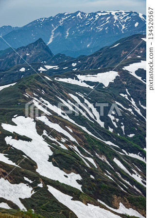 從谷川山脈的竹野山眺望到乳木峠、大源太山和牧畑山。 134520567
