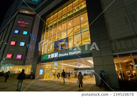 夜幕下的東京豐島區南大塚JR大塚站南出口景色 夜幕下的東京豐島區南大塚JR大塚站南出口景色 134520678
