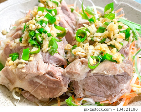 Chinese home cooking, garnished white sliced meat (boiled pork with garlic sauce) 134521190