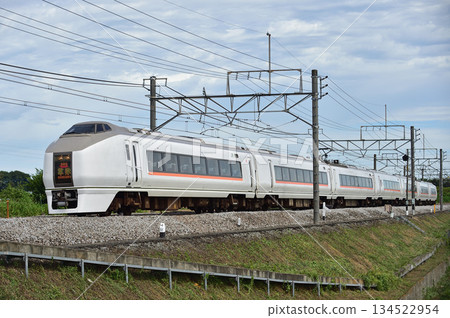 高崎線 岡部本所 JR 東日本 651 系列 1000 系列 OM206(大宮)草津 高崎線 岡部本所 JR 東日本 651 系列 1000 系列 OM206(大宮)草津 134522954