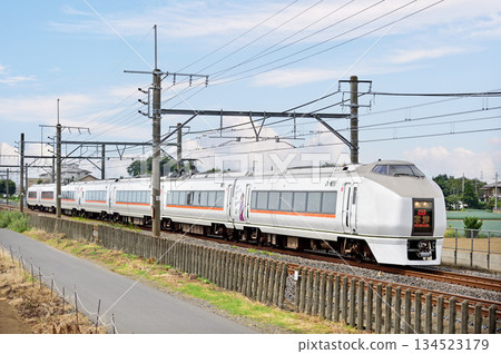 高崎線、岡部深谷站、JR東日本、651系、1000系、OM205編組(大宮)、草津站 高崎線、岡部深谷站、JR東日本、651系、1000系、OM205編組(大宮)、草津站 134523179