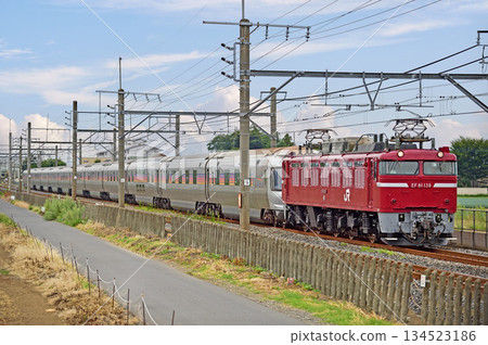 高崎線 岡部深谷 JR東日本 EF81-139（田端）+ E26系列（奧）仙后座 134523186