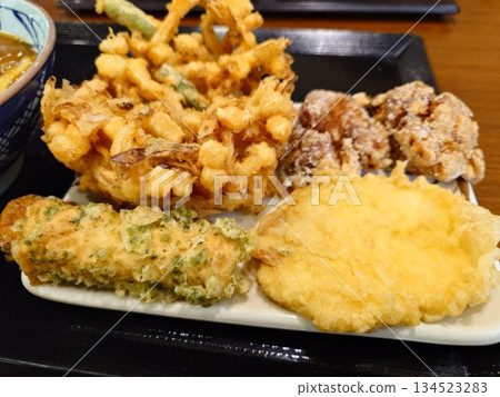 Fried foods (kakiage, fried chikuwa with seaweed, pork tempura, etc.) 134523283