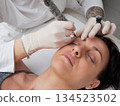 professional tattooist making permanent make up 134523502