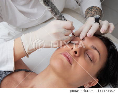 professional tattooist making permanent make up professional tattooist making permanent make up 134523502