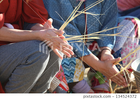 Shimenawa-making experience 134524372