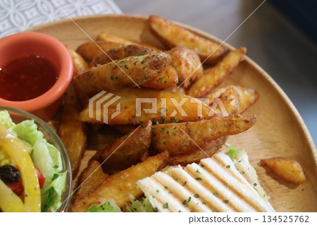 午餐板特輯照片，首頁有馬鐘角 134525762