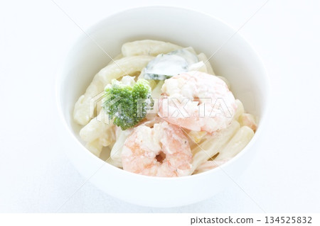 蝦仁西蘭花通心粉沙拉 134525832