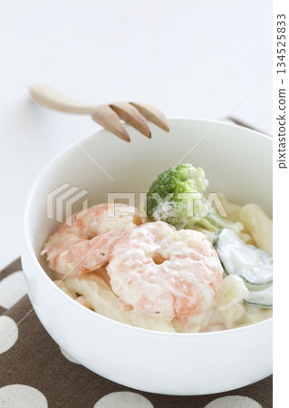 蝦仁西蘭花通心粉沙拉 134525833