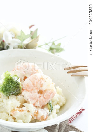 蝦仁馬鈴薯沙拉 134525836