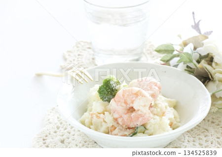 蝦仁馬鈴薯沙拉 蝦仁馬鈴薯沙拉 134525839
