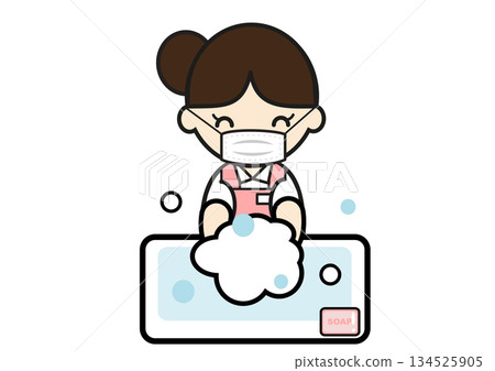 一名戴著口罩的女性護理員正在洗手。 134525905