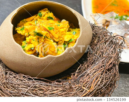 Chinese banquet dish: Stir-fried ostrich eggs with fragrant onions Chinese banquet dish: Stir-fried ostrich eggs with fragrant onions 134526199