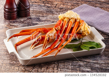 Steamed delicous red crab legs Steamed delicous red crab legs 134528102