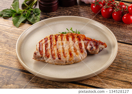 Juicy grilled pork fillet steak 134528127