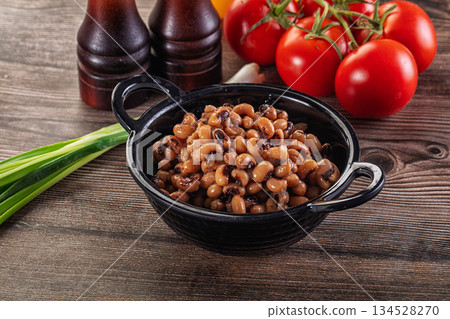Canned Black eye bean in the bowl 134528270