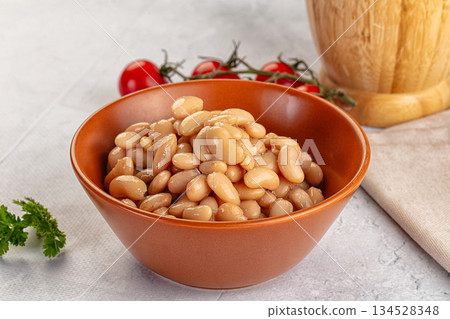 Canned white beans in the bowl Canned white beans in the bowl 134528348