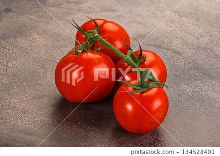 Ripe fresh tomato on the branch Ripe fresh tomato on the branch 134528401