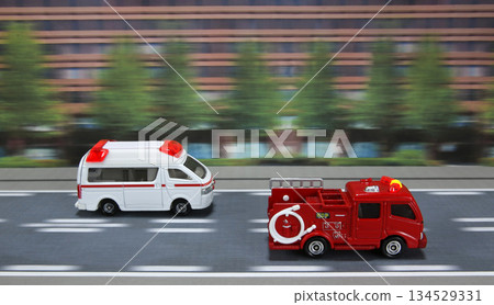 緊急車輛、救護車、消防車圖片 緊急車輛、救護車、消防車圖片 134529331