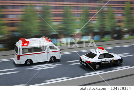 緊急車輛、救護車、警車圖片 緊急車輛、救護車、警車圖片 134529334