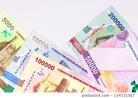 Several banknotes from Uzbekistan som cash different values of Ozbekiston Respublikasi Several banknotes from Uzbekistan som cash different values of Ozbekiston Respublikasi 134531987