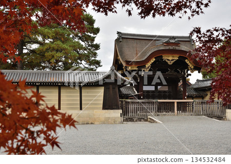 Kyoto Gyoen: Kenshunmon Gate surrounded by maple trees (Kamigyo Ward, Kyoto City) 134532484