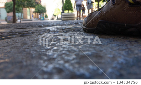 Bota en Suelo de Piedra 134534756