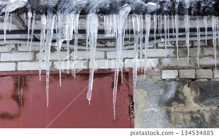 icicle, frozen water 134534885