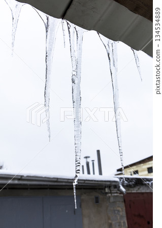 icicle, frozen water 134534889