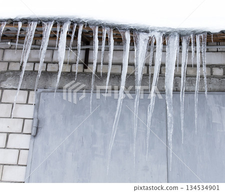icicle, frozen water 134534901