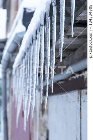 icicle, frozen water 134534908