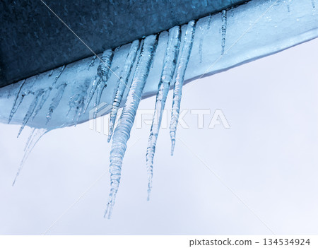 icicle, frozen water 134534924