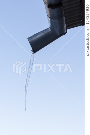 icicle, frozen water 134534930